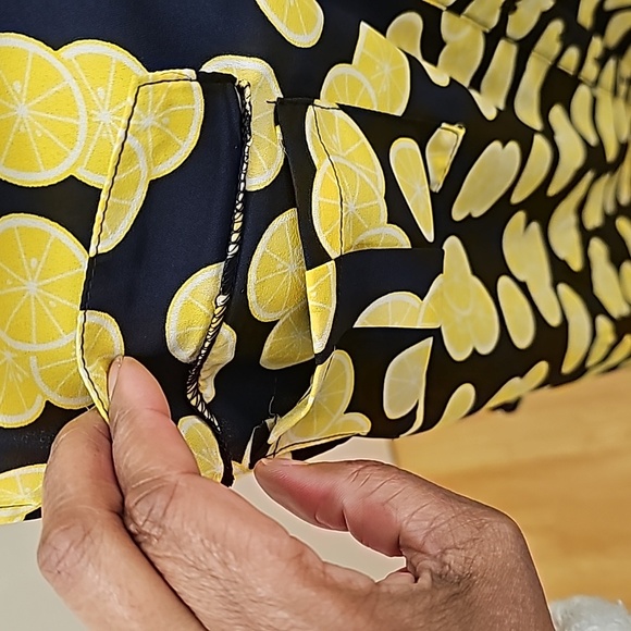 NWOT SOHO Jeans sleeveless button down  navy blue with lemons, pockets Sz L - Picture 3 of 7